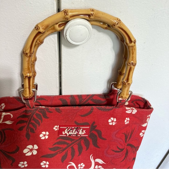 Kulo’ Ko Gear Hawaiian Handbag Bamboo Handles Red White Floral 9" x 8" x 4" - Picture 10 of 16